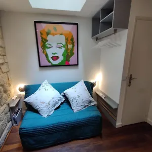  Appartement Romantic Tiny House Inside Montmartre France